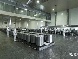食品供应不断档，疫情防控不放松。