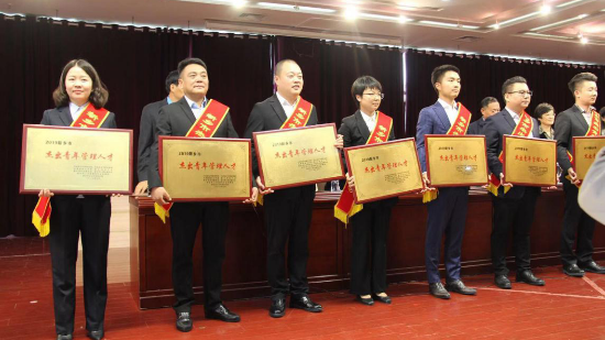 热烈祝贺九多肉多食品集团有限公司董事长杨书锋    荣获新乡市杰出青年经营管理人才